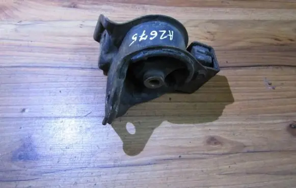 Honda Civic Engine mount bracket