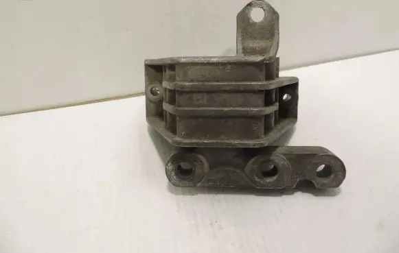 Opel Vectra C Engine mounting bracket V04656