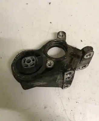 Peugeot 3008 I Engine mounting bracket 81090780