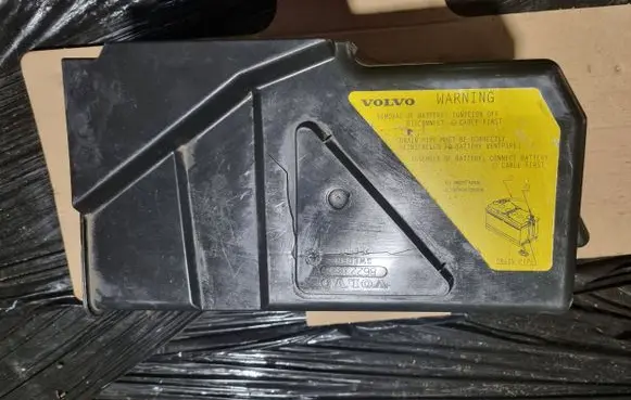 Volvo V70 Battery box tray cover/lid 8622335