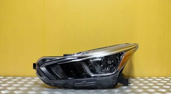 Nissan Versa Headlight/headlamp NISSAN-VERSA 2211