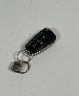 Audi Q3 8U Ignition key/card 