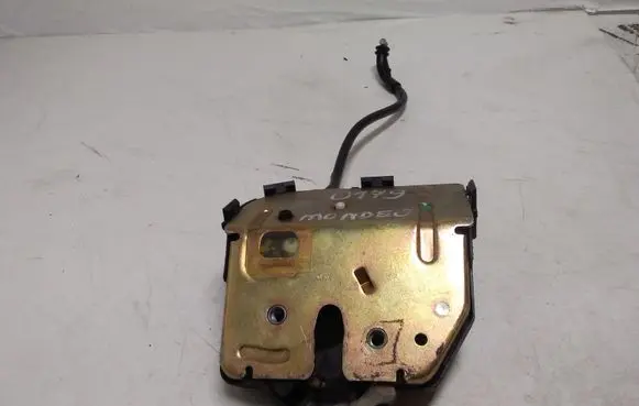 Ford Mondeo Mk III Tailgate/trunk/boot lock/catch/latch 43102C7G0A