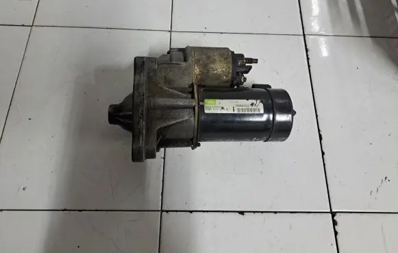 Peugeot 206 Starter motor D6RA572 7D11117