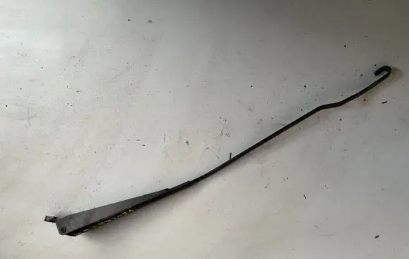Opel Vectra A Front wiper blade arm 90355612