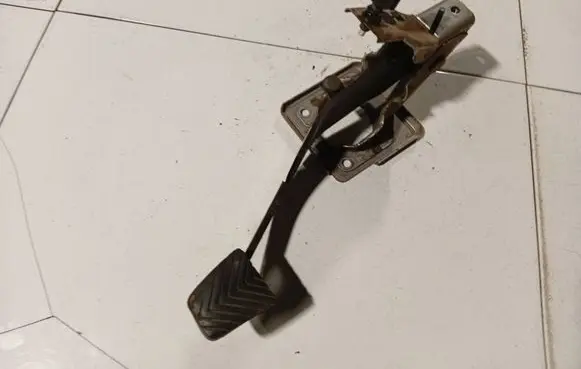Mitsubishi Grandis Clutch pedal 
