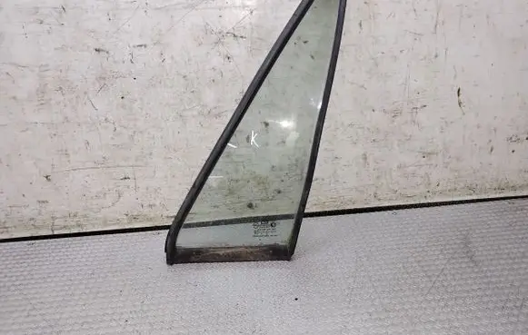 Hyundai Galloper Front vent window/glass (coupe) 
