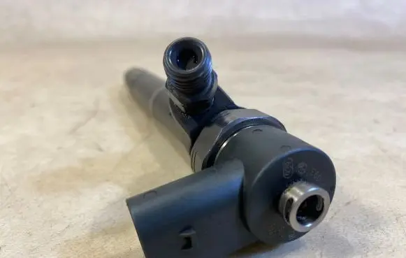 Mercedes-Benz G W461 W463 1st Gen Fuel injector A6280700387