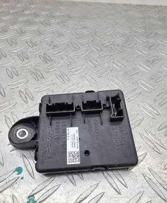 Tesla Model X Charging relay 161932101C 12X688 SC1922178200SKN3