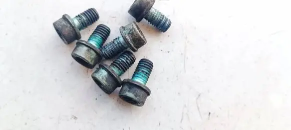 Volkswagen Touareg I Nuts/bolts 
