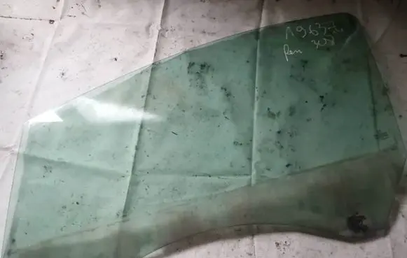 Peugeot 308 Front door window glass four-door as2