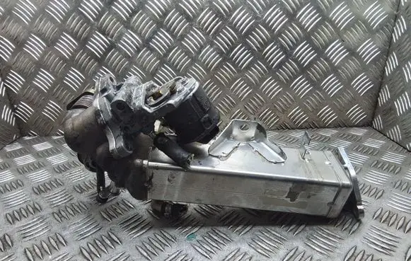 BMW 5 F10 F11 EGR valve cooler 7810871 781087102