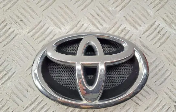 Toyota Verso Manufacturer badge logo/emblem 753110F030 9882M0010