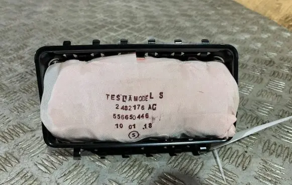 Passenger airbag