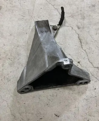 Audi A6 S6 C5 4B Engine mounting bracket 8D0199308L