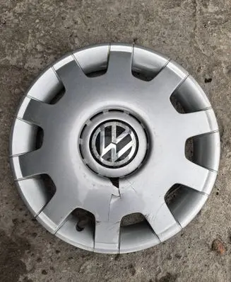 Volkswagen Golf IV R14 wheel hub/cap/trim 1J0601147L