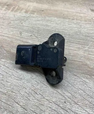 Volkswagen Golf IV Air pressure sensor 03C906051E