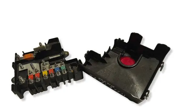Iveco Daily 6th gen Battery relay fuse 5801585977 270917