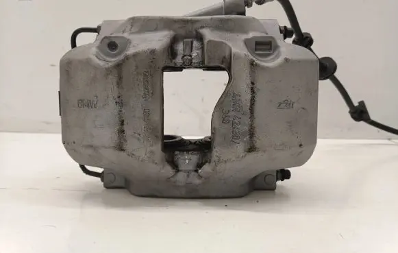 BMW 5 G30 G31 Front brake caliper 688584002