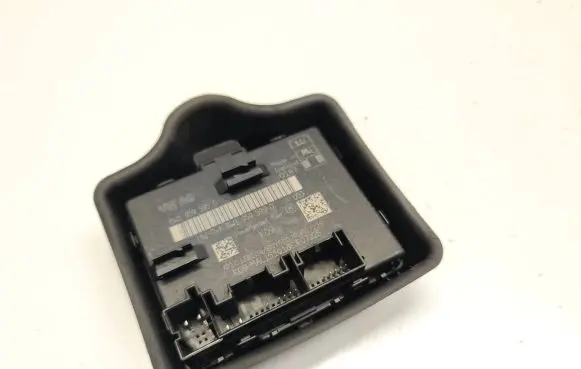 Audi Q3 F3 Door control unit/module 8W1959595D