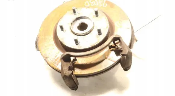 Nissan Juke I F15 Front wheel hub spindle knuckle