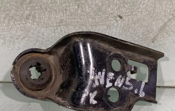 Toyota Avensis T250 Radiator mount bracket