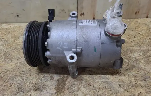 Volvo V40 Air conditioning (A/C) compressor (pump) 31404441