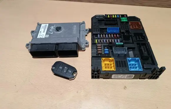 Citroen Berlingo Engine ECU kit and lock set 9853988280 9843252980 AAA1988850001
