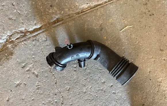 Air intake hose/pipe