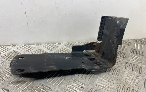 BMW 3 E92 E93 Radiator mount bracket 7117812 51647117812