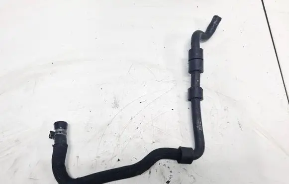 Volkswagen PASSAT B5.5 Engine coolant pipe/hose