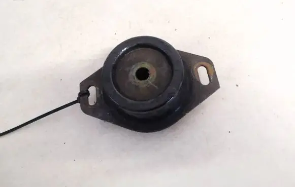 Peugeot 307 Engine mount bracket