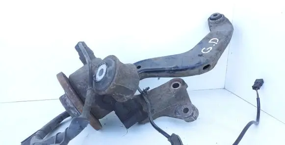 Rear wheel hub spindle/knuckle