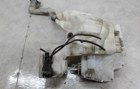 Ford Mondeo MK IV Windshield washer fluid reservoir/tank 6G9112A659AB