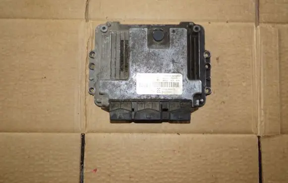 Nissan Primera Engine control unit/module 0281011646