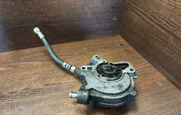 Volkswagen Transporter - Caravelle T5 Vacuum pump 070145209J