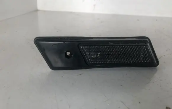 BMW 3 E36 Front fender indicator light 13780139