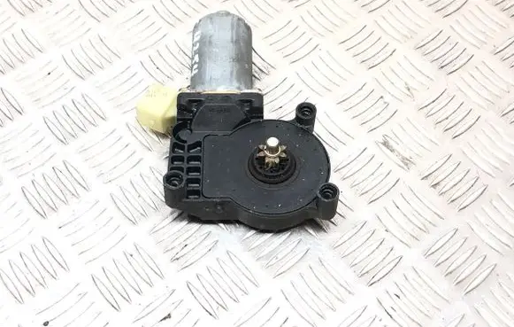 Mercedes-Benz CLK A208 C208 Front door window regulator motor 0130821919 105917XXX