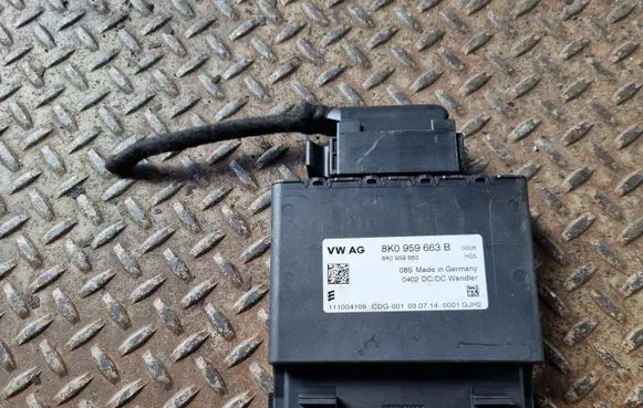 Audi A5 8T 8F Power management control unit 8K0959663B