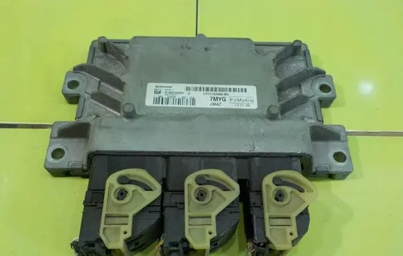 Land Rover Freelander 2 - LR2 Engine control unit/module CV1112A650BG