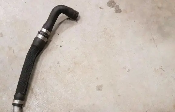 Audi A4 S4 B8 8K Engine coolant pipe/hose 8K0121051D