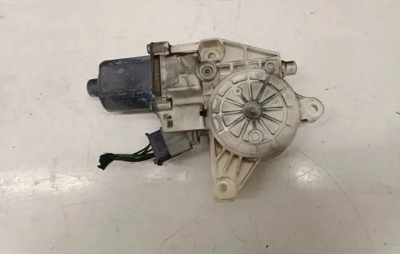Mercedes-Benz C W204 Front door window regulator motor A2048200142