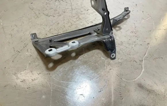 BMW X1 F48 F49 Fender mounting bracket 7329447