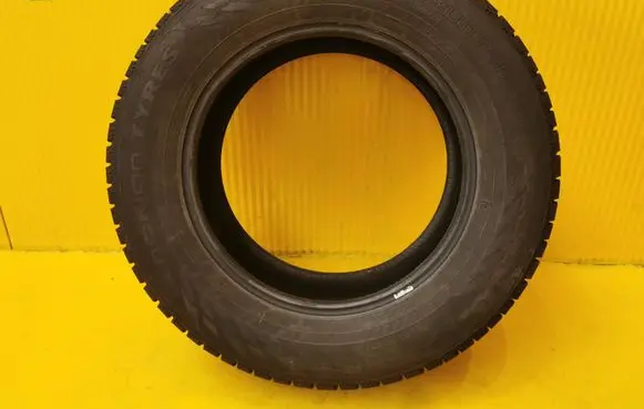 Nissan NP300 R18 winter tire 
