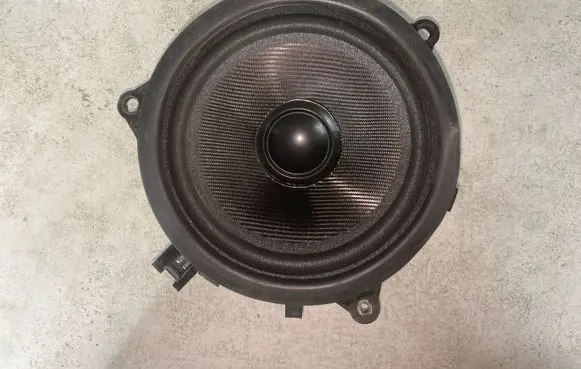 Volvo XC70 Rear door speaker 9472008