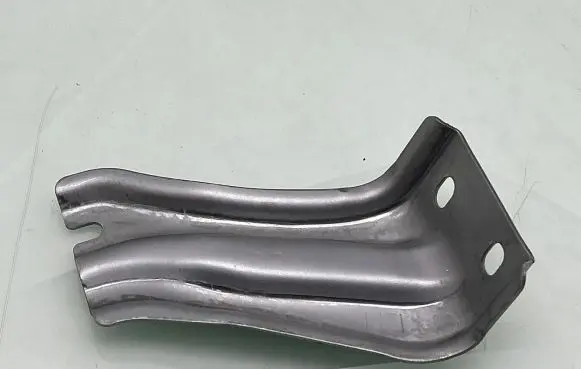 Nissan Navara D23 Fender mounting bracket