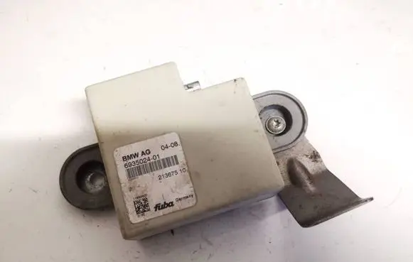 BMW 5 E60 E61 Antenna control unit 693502401 21367510