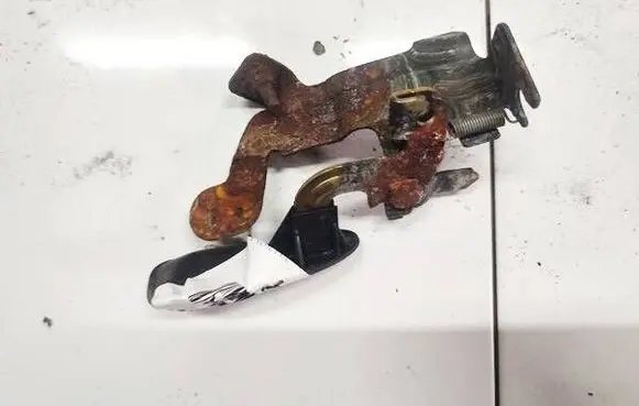 Peugeot 406 Fuel tank opening switch 
