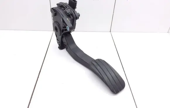 Renault Megane III Accelerator throttle pedal 8200672367C 6PV00997800