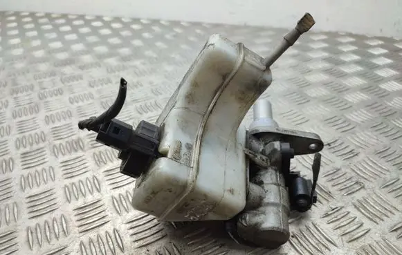 Volkswagen Tiguan Clutch slave cylinder 
